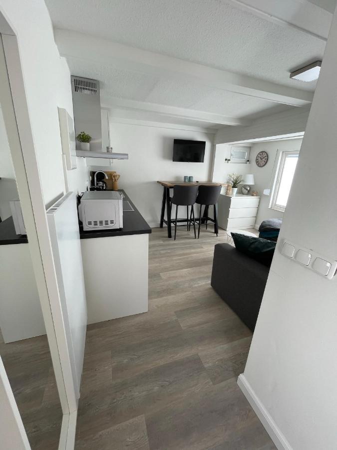 Juna Laboe Exteriör bild